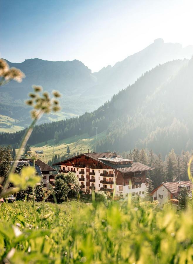 Hotel Dolomiti La Villa  Exterior photo